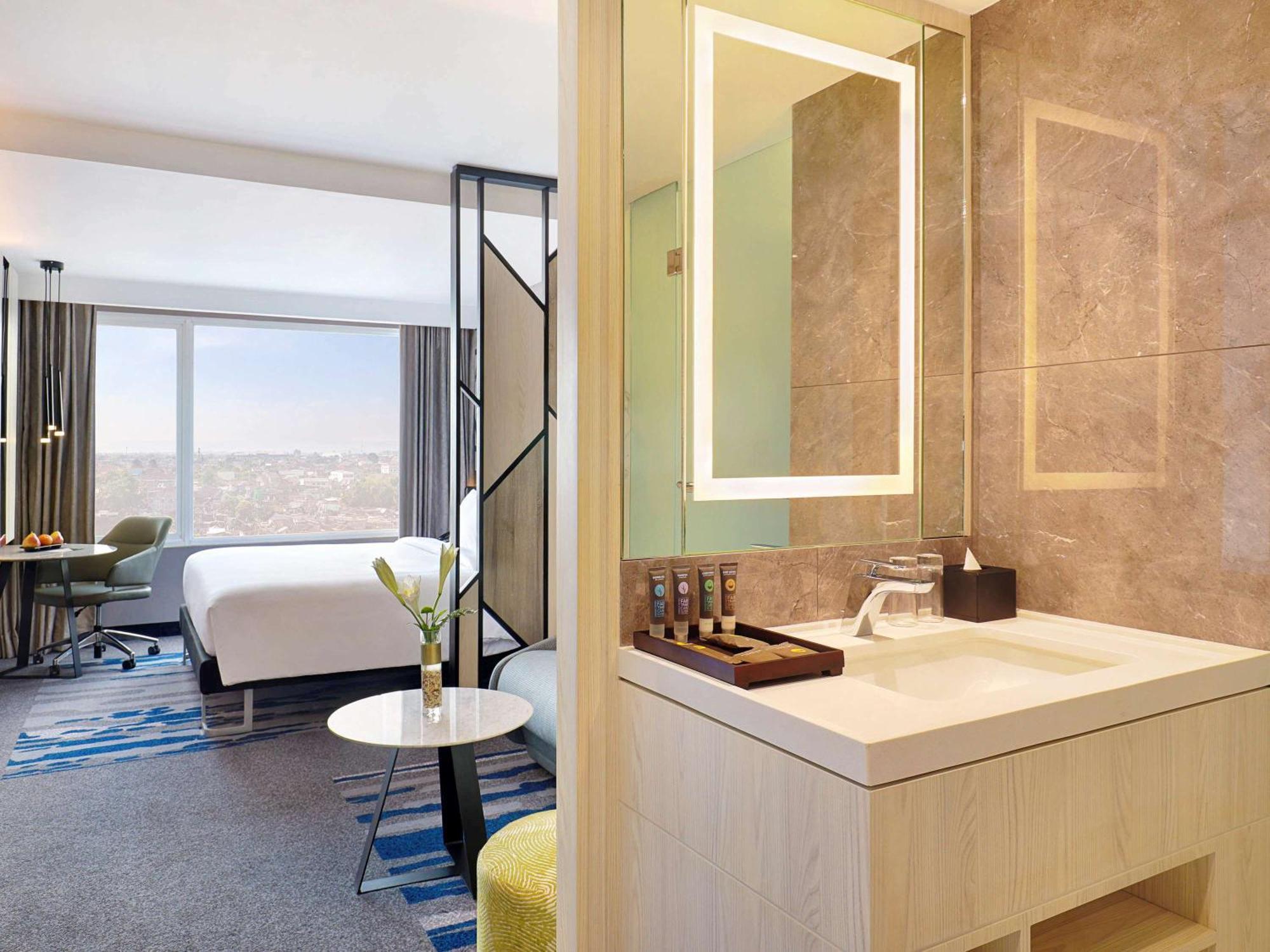 Novotel Suites Yogyakarta Malioboro Esterno foto