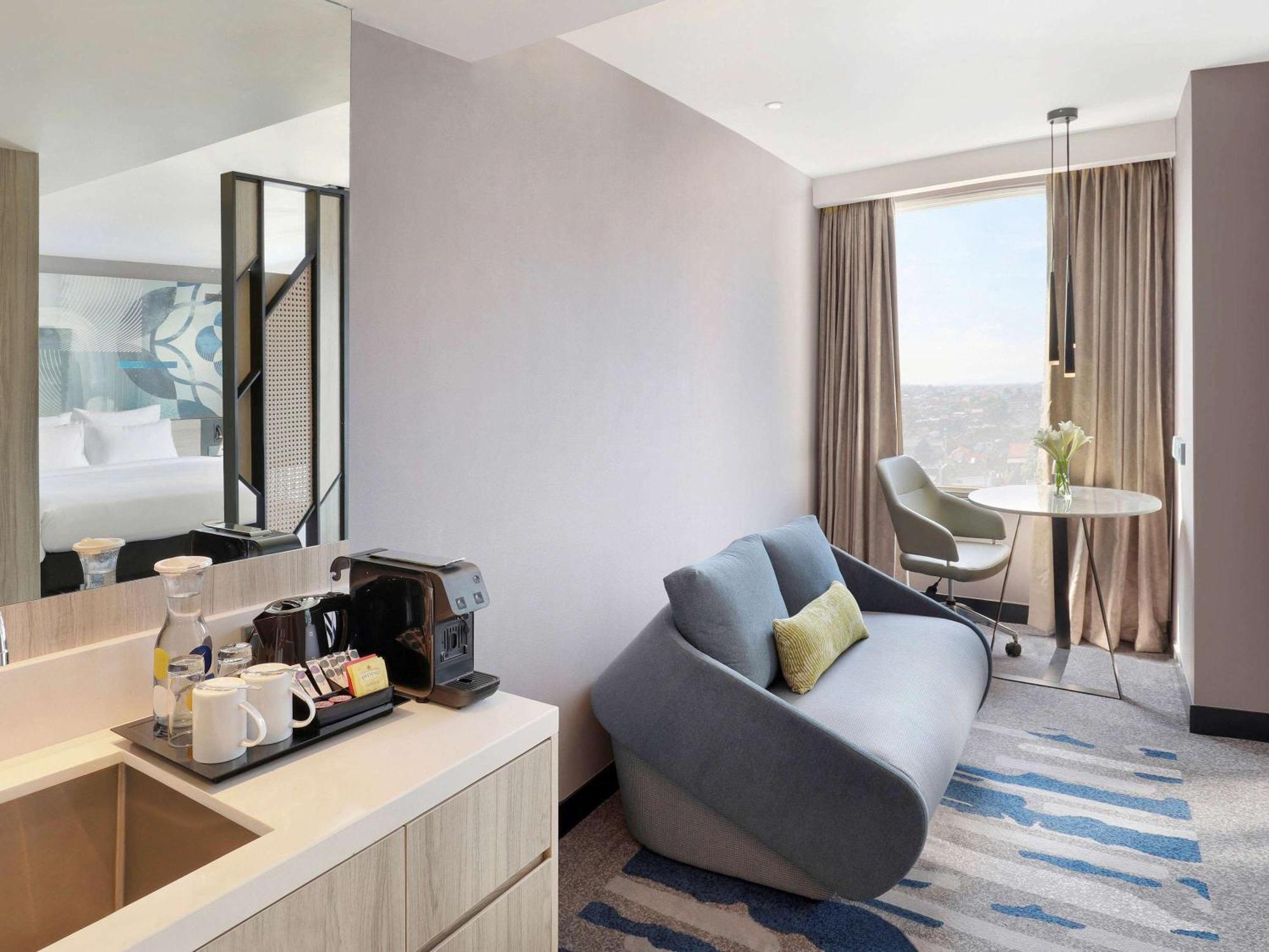 Novotel Suites Yogyakarta Malioboro Esterno foto